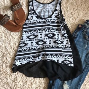 🌵Final Price🌵Black and White Tribal tank